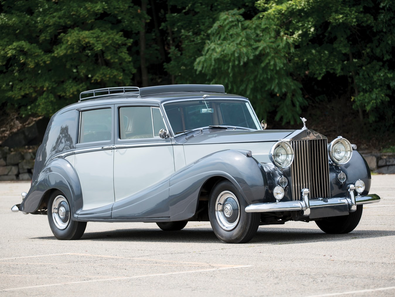 Rolls Royce Silver Wraith .