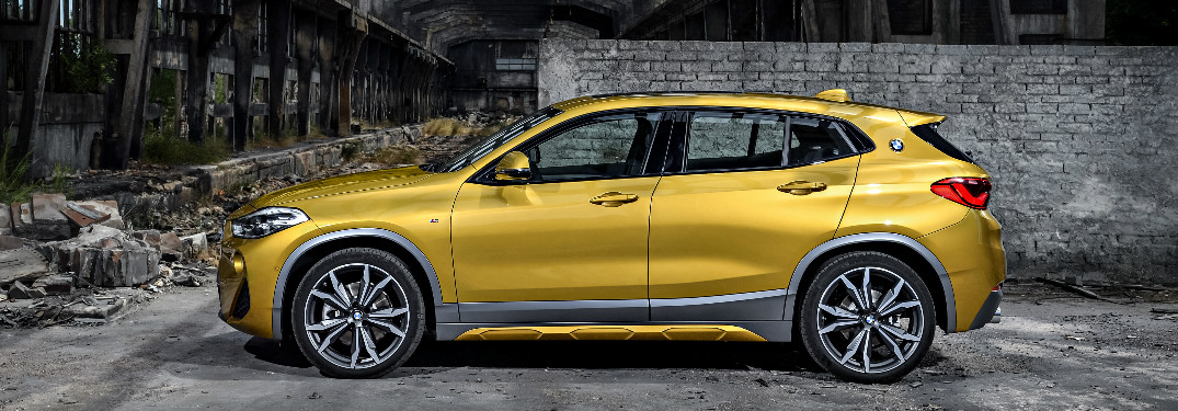 BMW X2 сбоку .