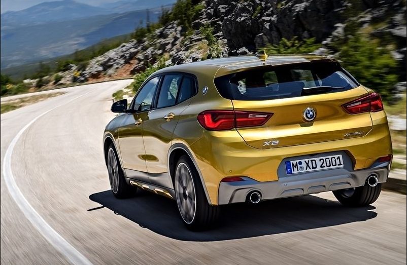 BMW X2 сзади .