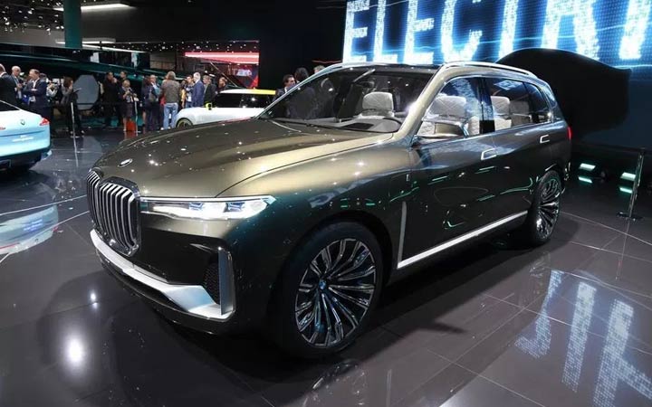 Флагманский кроссовер BMW X7 2019 года