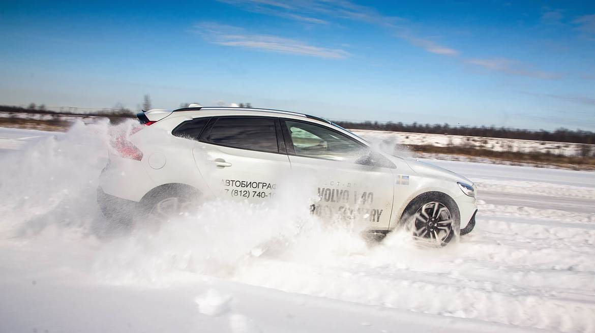 Тест-драйв Subaru XV против Volvo V40 Cross Country: кто они - вседорожники или спортхэтчи?