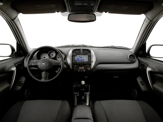 интерьер Toyota RAV4 (2000-2005)