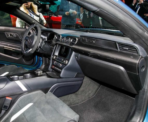 салон Форд Мустанг Shelby GT500 2020