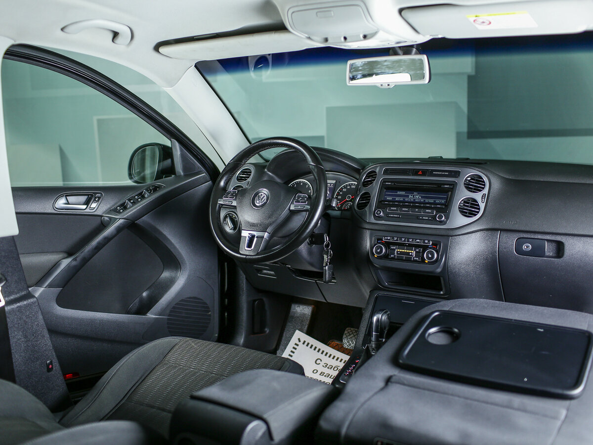 Volkswagen Tiguan 2015 года салон