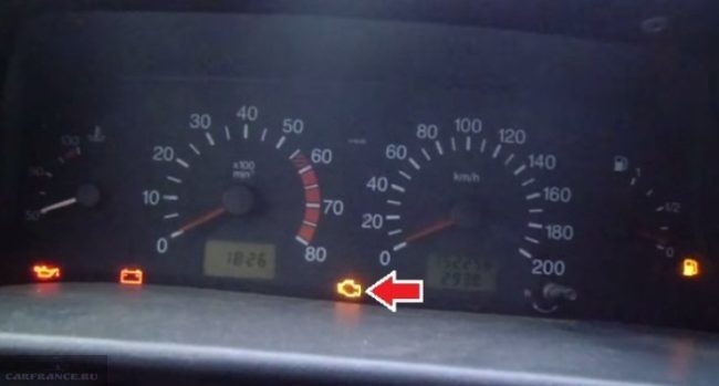 На панели приборов ВАЗ-2114 светится индикатор Check engine