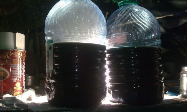 Смешанное масло и солярка в 5 литровой бутылке