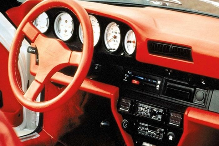 Роскошные интерьеры автомобилей 80-х (18 фото)