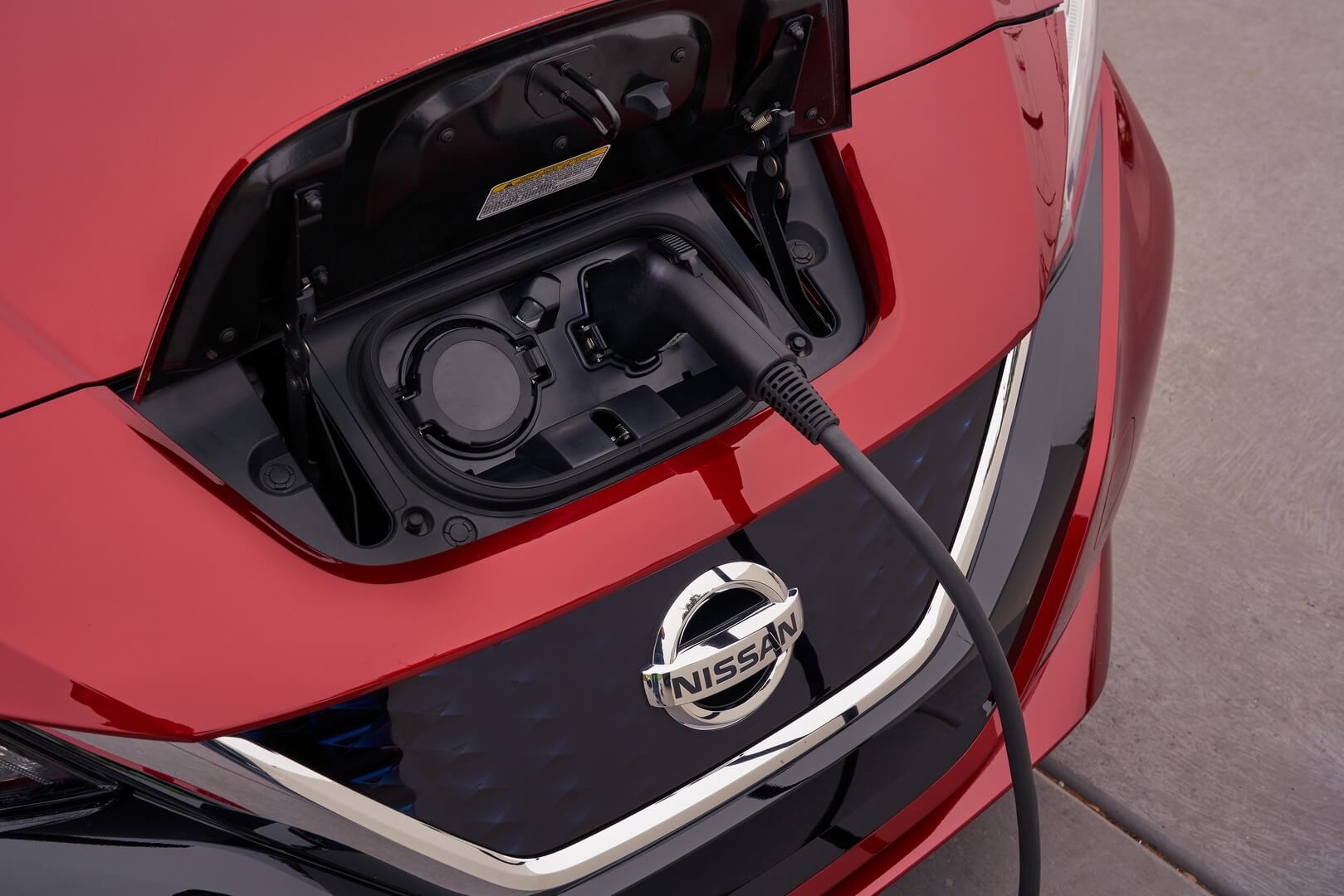 Порты для зарядки электромобиля Nissan Leaf 2018