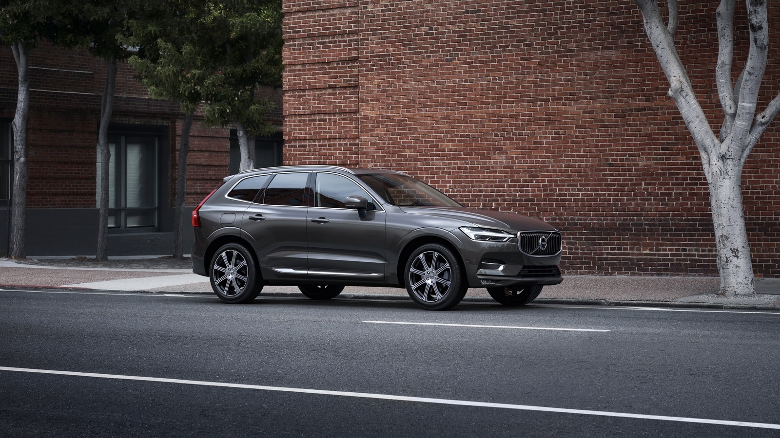 4_The new Volvo XC60 T6 Inscription in Pine Grey
