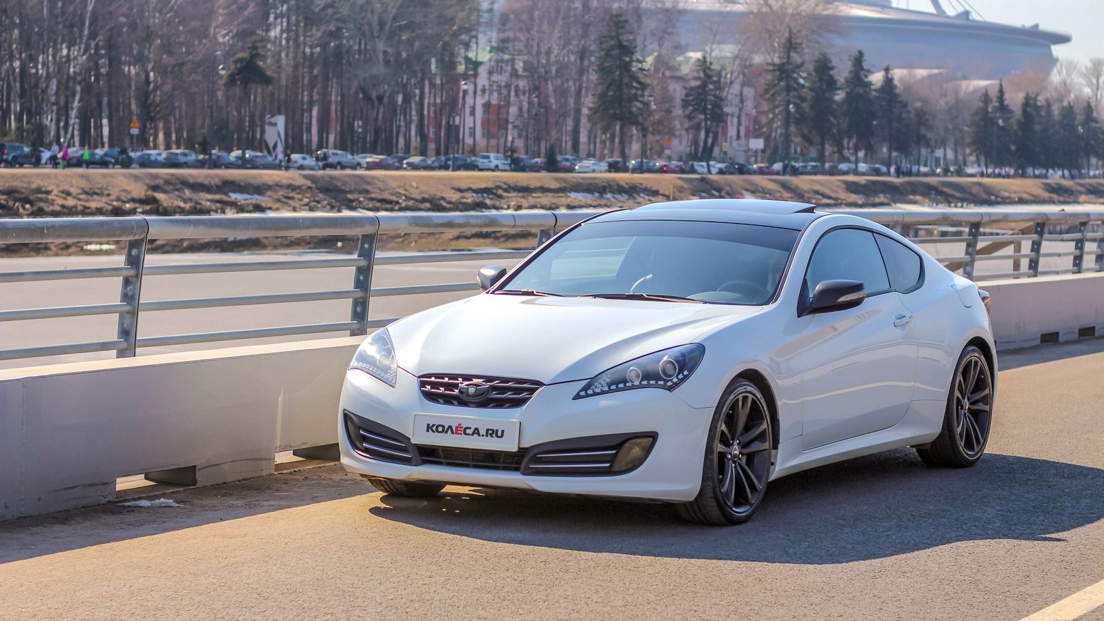 Hyundai Genesis Coupe белый вид три четверти