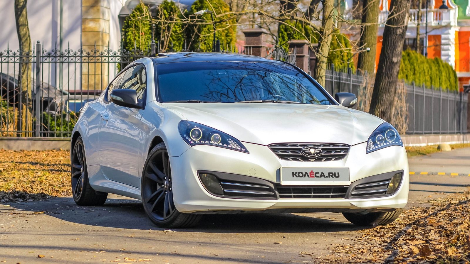 Hyundai Genesis Coupe белый вид три четверти