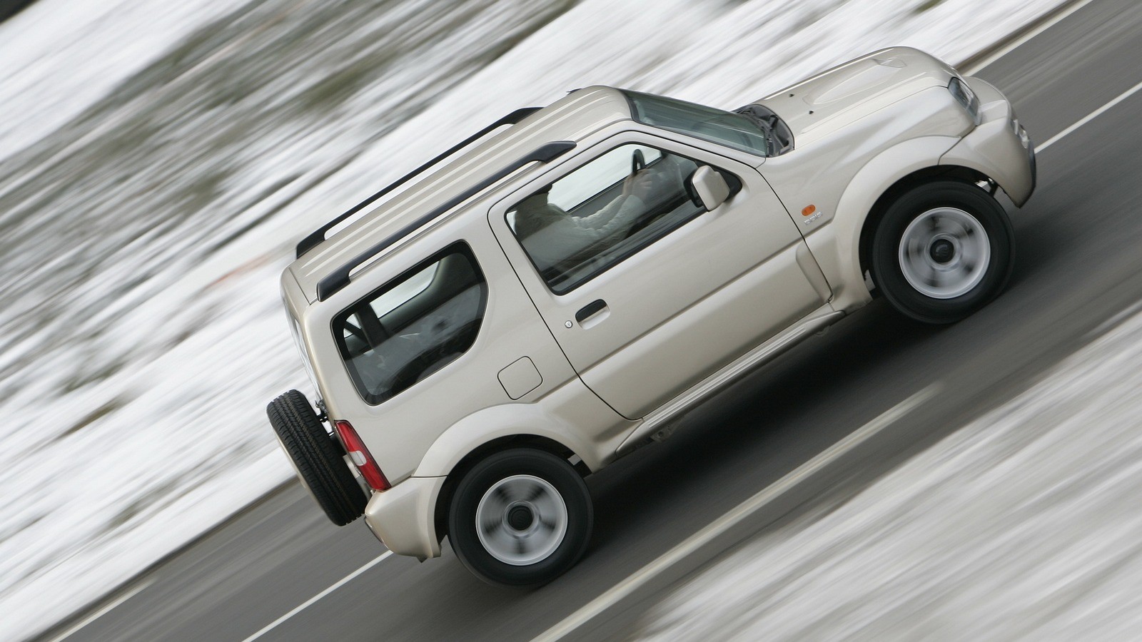 На фото: Suzuki Jimny 