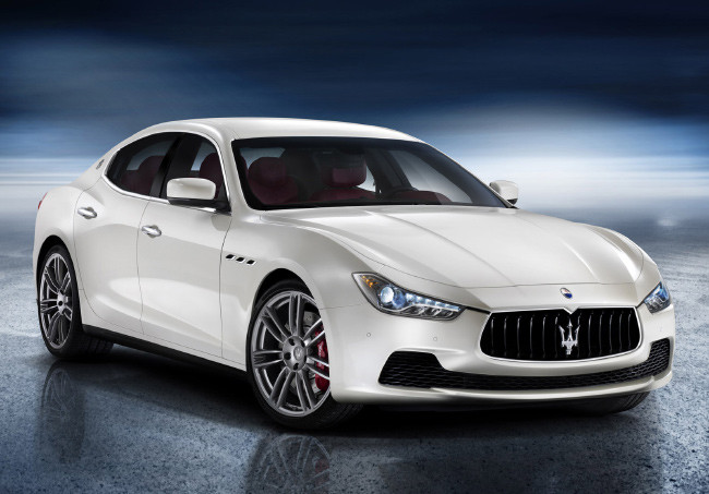 5-Samye-bezopasnye-mashiny-v-mire-Maserati-Ghibli