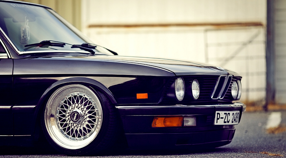 bagged-bmw-e28-slammed.jpg